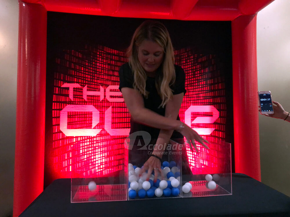 Separating balls by colour in Beat the Cube team event